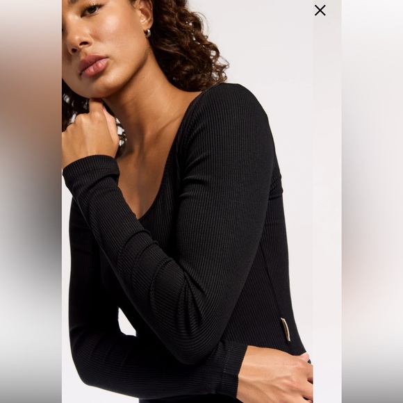 WESLEY RIVINGTON RIBBED LONG SLEEVE SCOOP NECK CROP TOP - Picture 2 of 6